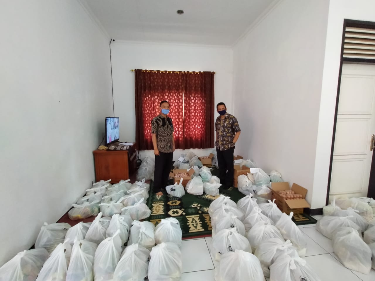 Kepala Bappelitbangda Kabupaten Purwakarta Bersama Dengan Plt Camat Wanayasa Dalam Rangka Persiapan Pemberian Bantuan Program Tali Kaasih ASN Bappelitbangda Kabupaten Purwakarta