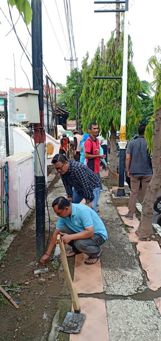 Pelaksanaan Kegiatan Jum`at Bersih di Jl. Basuki Rahmat sd Sasakbeusi Dengan Koordinator Bidang Litbang dan Evaluasi Bappelitbangda