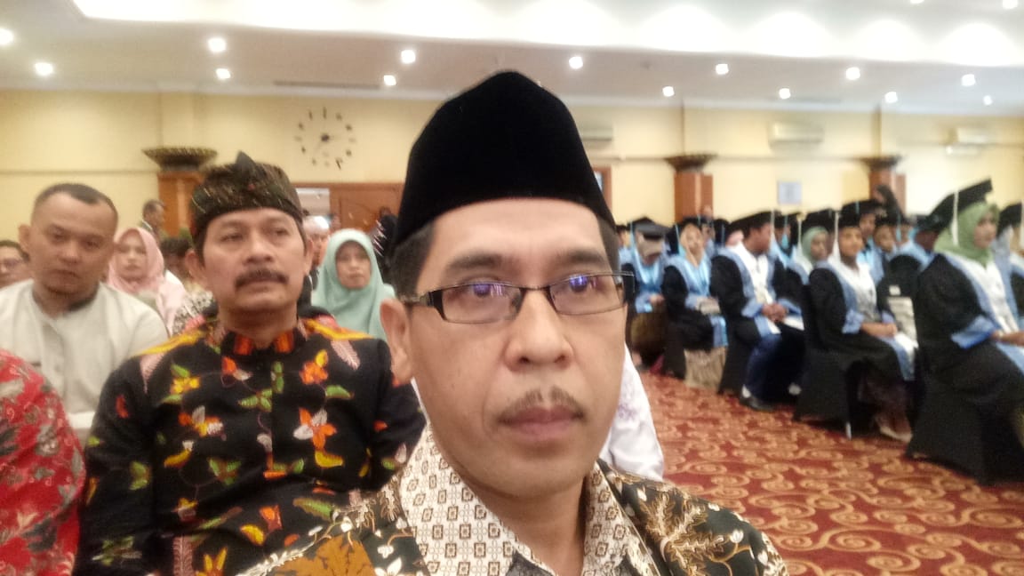 Sekretaris Bappelitbangda Mewakili Ibu Bupati Pada Acara Wisuda Ke XIII STIE WIKARA Purwakarta di Plaza Hotel Bukit Indah