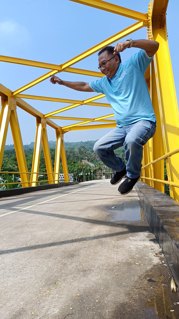 Kasubbid Prasarana Keciptakaryaan dan Permukiman Bappelitbangda Dalam Pelaksanaan Monev ke Jembatan Cikao
