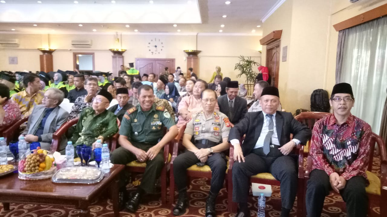 Sekretaris Bappelitbangda Mewakili Ibu Bupati Dalam Acara Dies Natalies dan Acara Wisuda Program Sarjana dan Magister STAI dan STT KH DR EZ Mutaqin